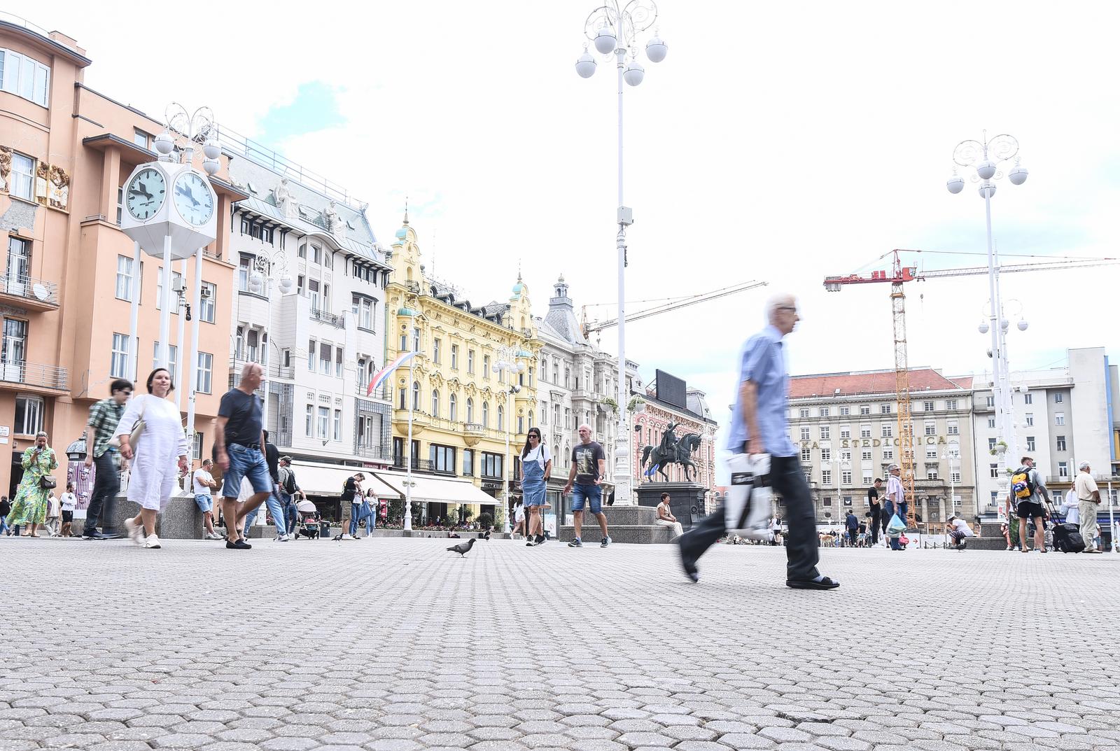 Prazne zagrebačke ulice u nedjeljno jutro