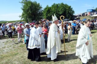 Sisački biskup Vlado Košić predvodio svečano misno slavlje u marijanskom svetištu Majke naših stradanja u Gori kraj Petrinje