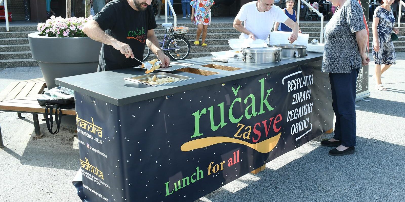 Sisak: Na tržnici održana javna akcija “Ručak za sve”