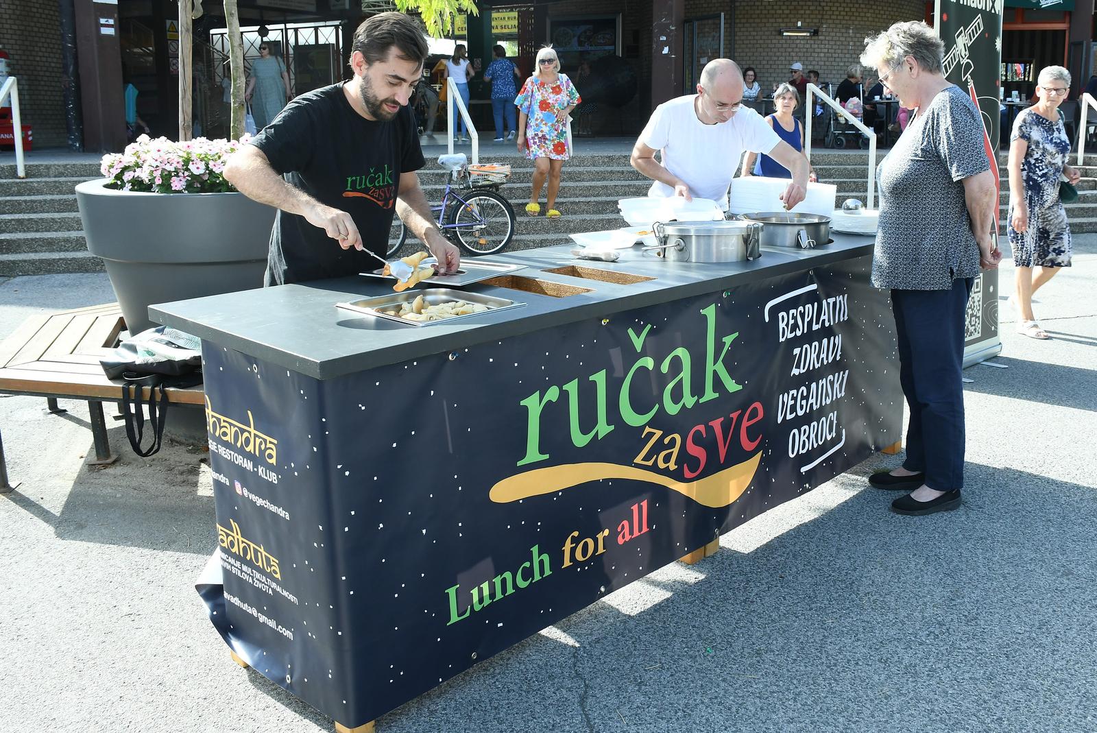 Sisak: Na tržnici održana javna akcija “Ručak za sve”