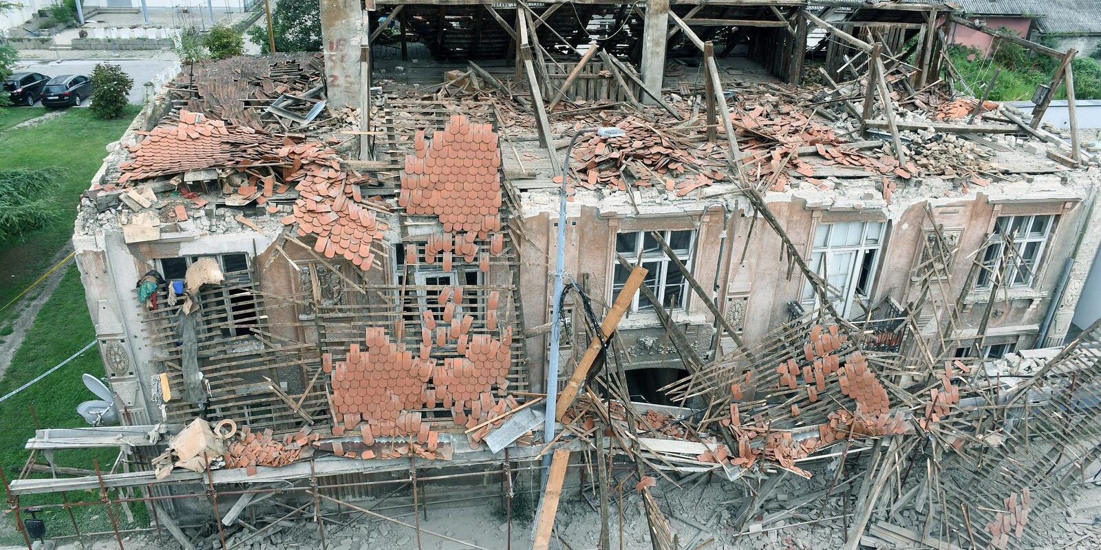 Sisak: Počelo rušenje kuće u Frankopanskoj ulici