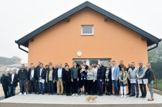 Završena izgradnja zamjenske kuće obitelji Brlić na potresom pogođenom području