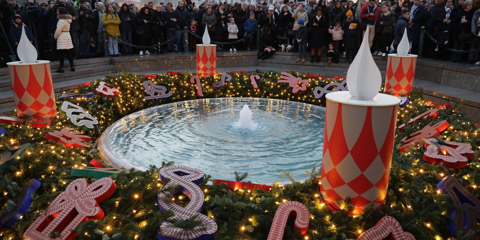 Paljenje prve adventske svijeće kod Manduševca u sklopu otvorenja Adventa u Zagrebu