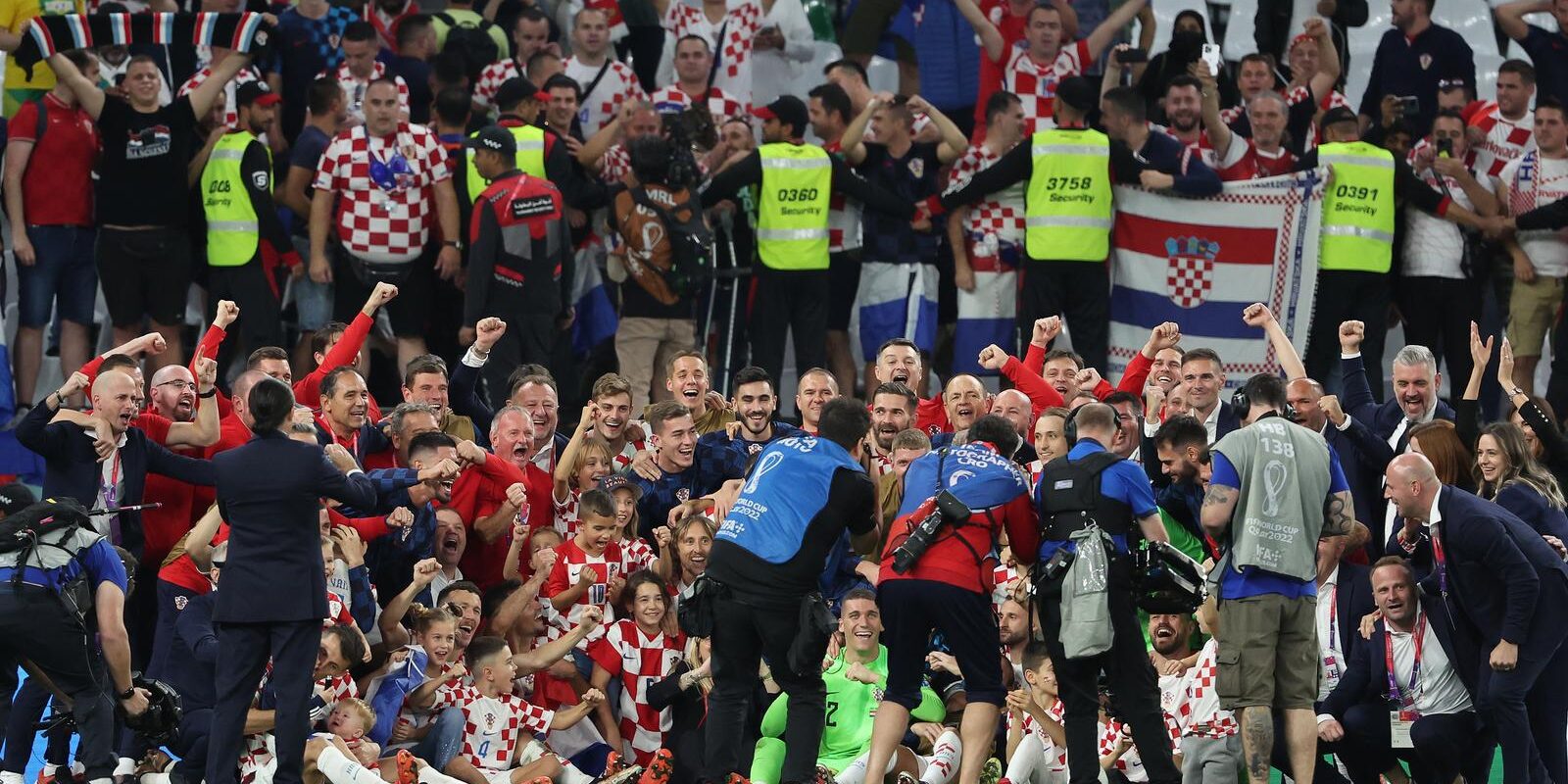 KATAR 2022 – Hrvatski igra?i fotografirali su se zajedno s ?lanovima obitelji