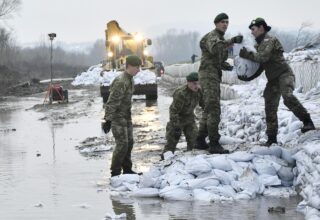 vojska poplava petrinja