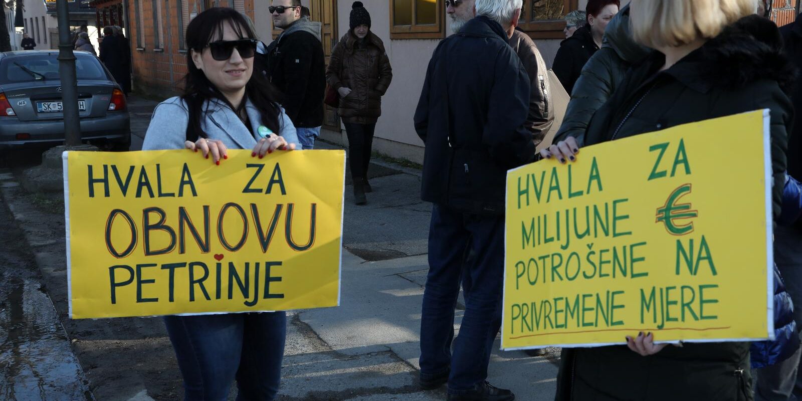 Stanovnici Petrinje prosvjedovali na godišnjicu potresa zbog sporosti vladajućih i obnove