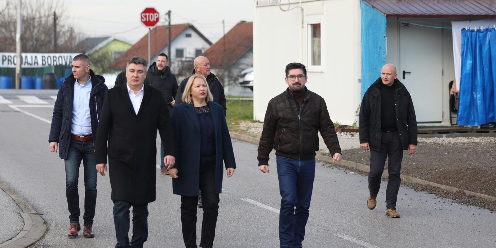 Zoran Milanović stigao u Sisak, prvo je posjetio kontejnersko naselje