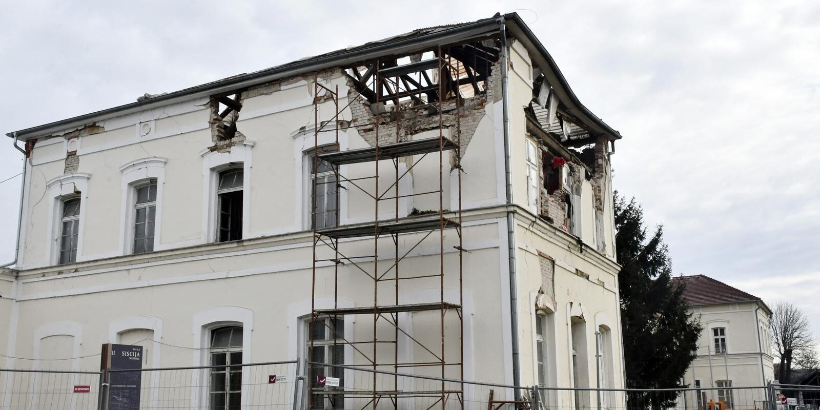 Sisak: Uskoro obnova o�te?enog �eljezni?kog kolodvora?