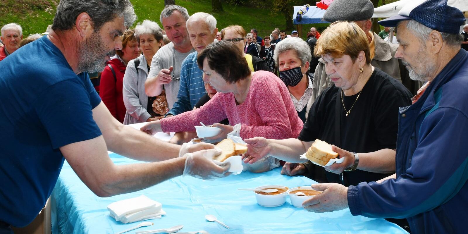 Sisak: Nakon dvije godine stanke, u Perivoju Viktorovac ponovno  se okupili građani na tradicionalnoj proslavi Praznika rada