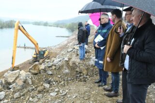 Kuljani: Celjak i Đuroković obišli radove na sanaciji klizišta na rijeci Uni