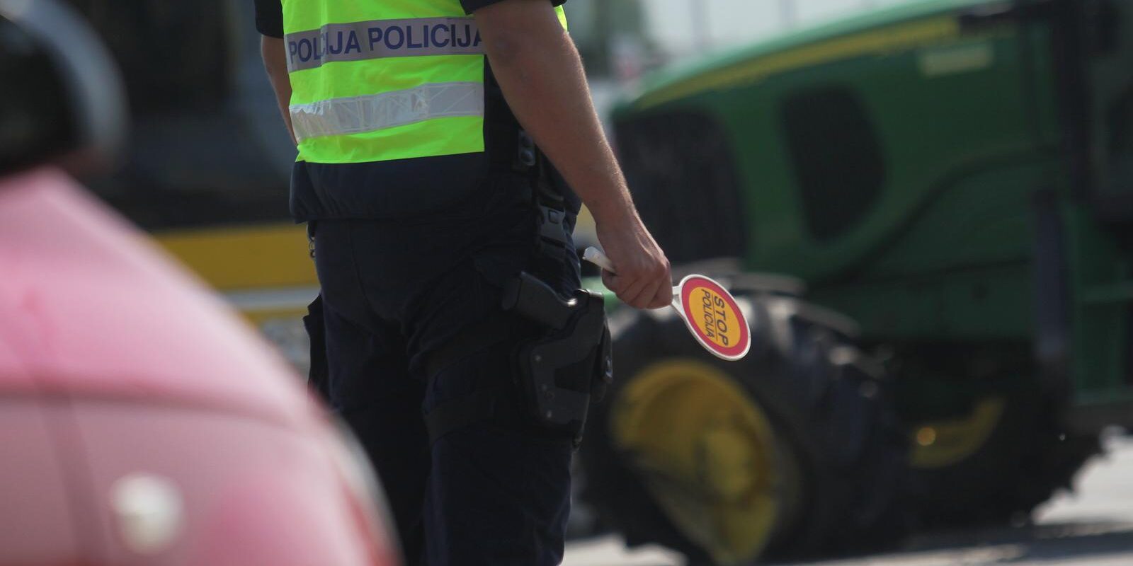 policija palica traktor