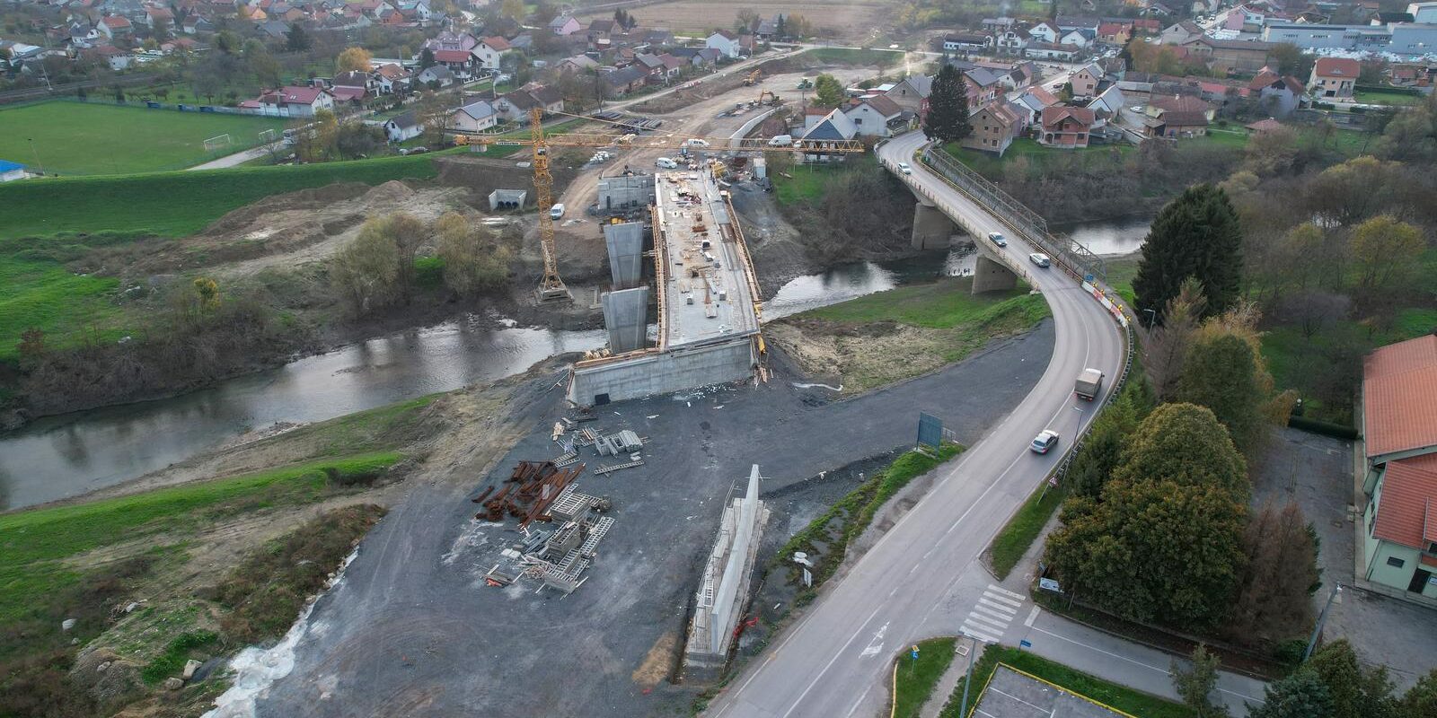 Pogled iz zraka na radove na mostu Odra u Sisku