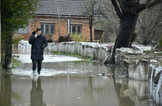 Dio Hrvatske Kostajnice pod vodom, izlila se rijeka Una