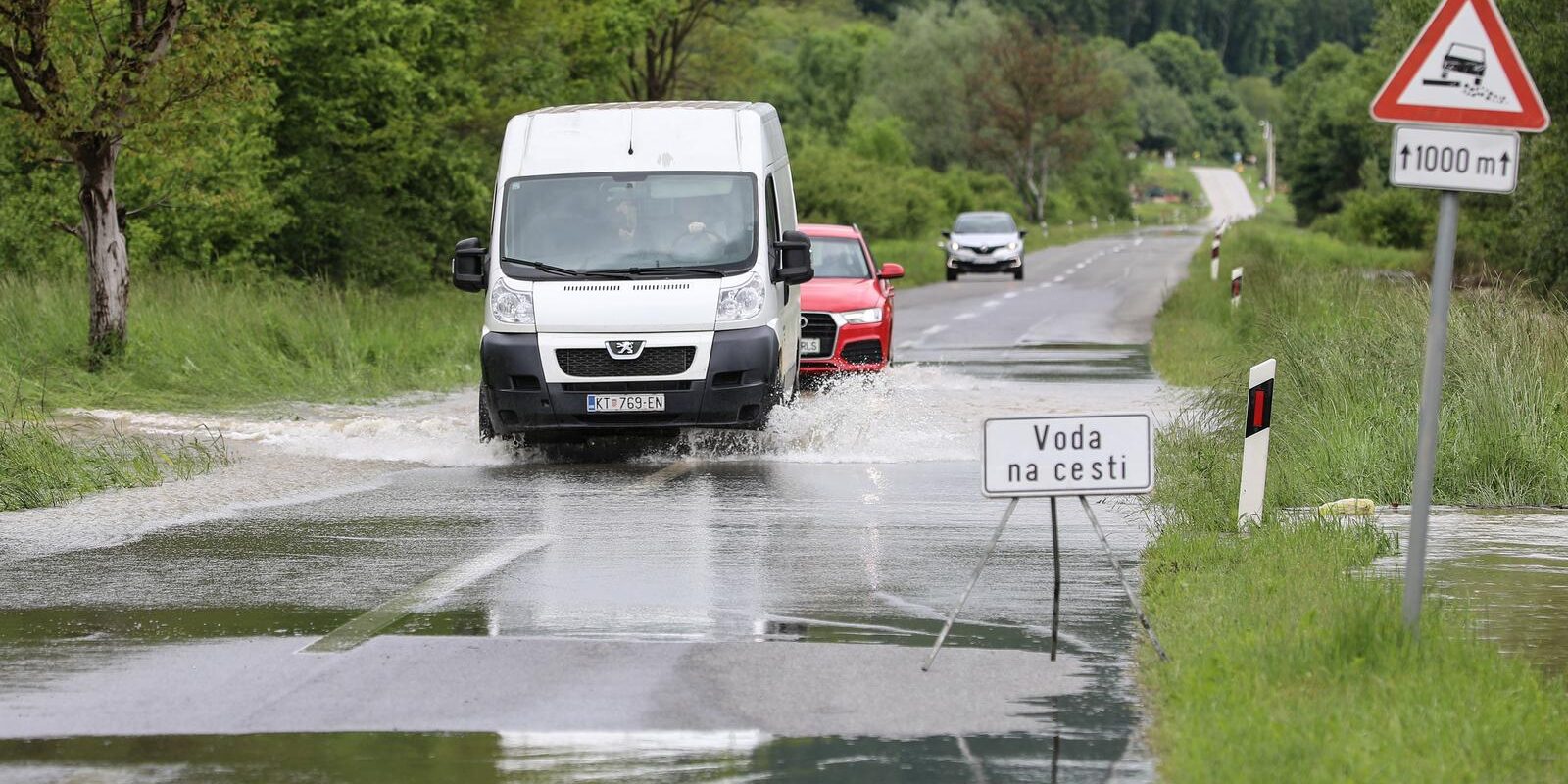 Hrvatska Kostajnica: Porast vodostaja rijeke Une, na snazi izvanredne mjere obrane od poplava