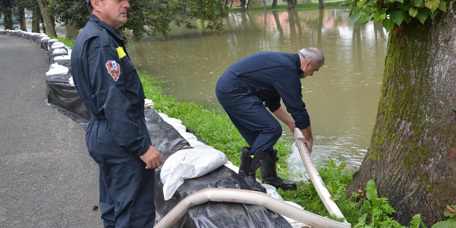 Petrinja: Nabujala rijeka Petrinj?ica prijeti sredi�tu grada