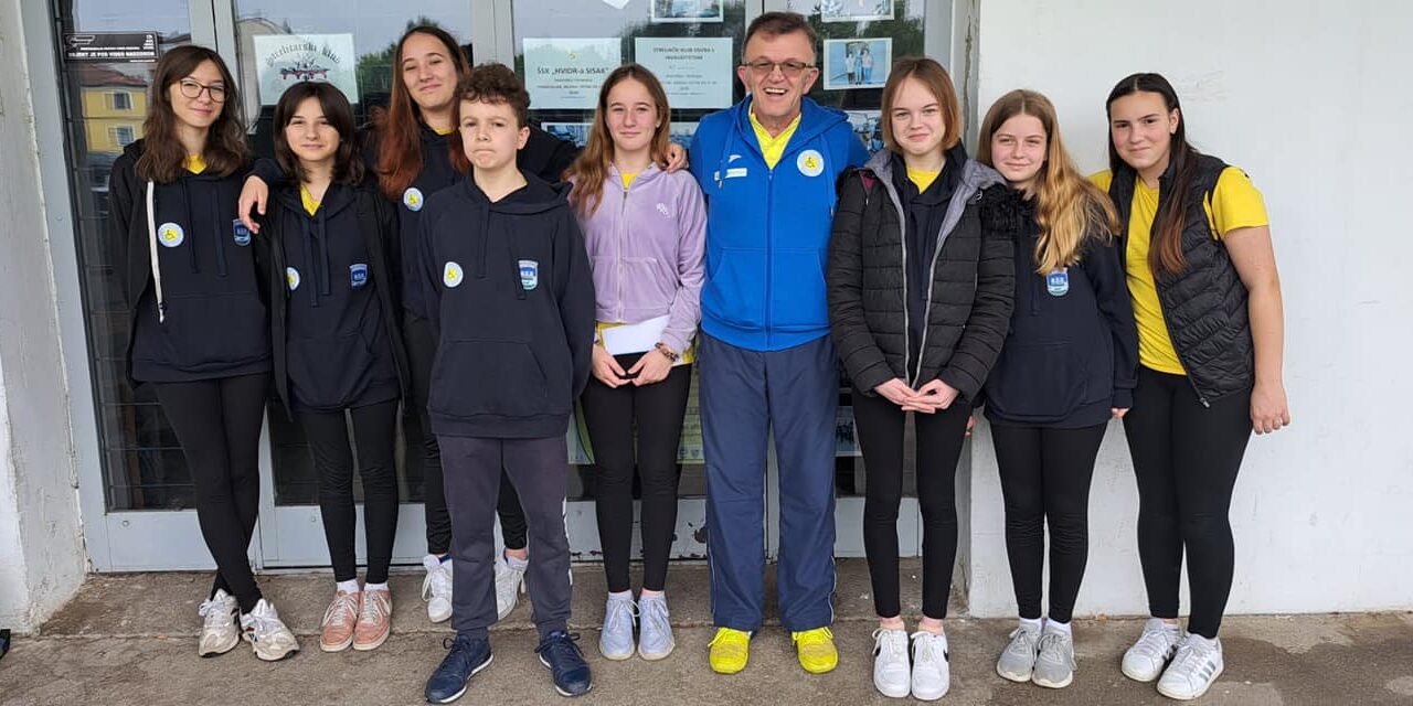 Prij puta na kadetsko PH Zoja Šaban, Franka Šaban, Tara Branković, Marko Dragosavac, Zara Branković, Ilijević, Tea Petrović, Barbara Brnad, Daria Detković