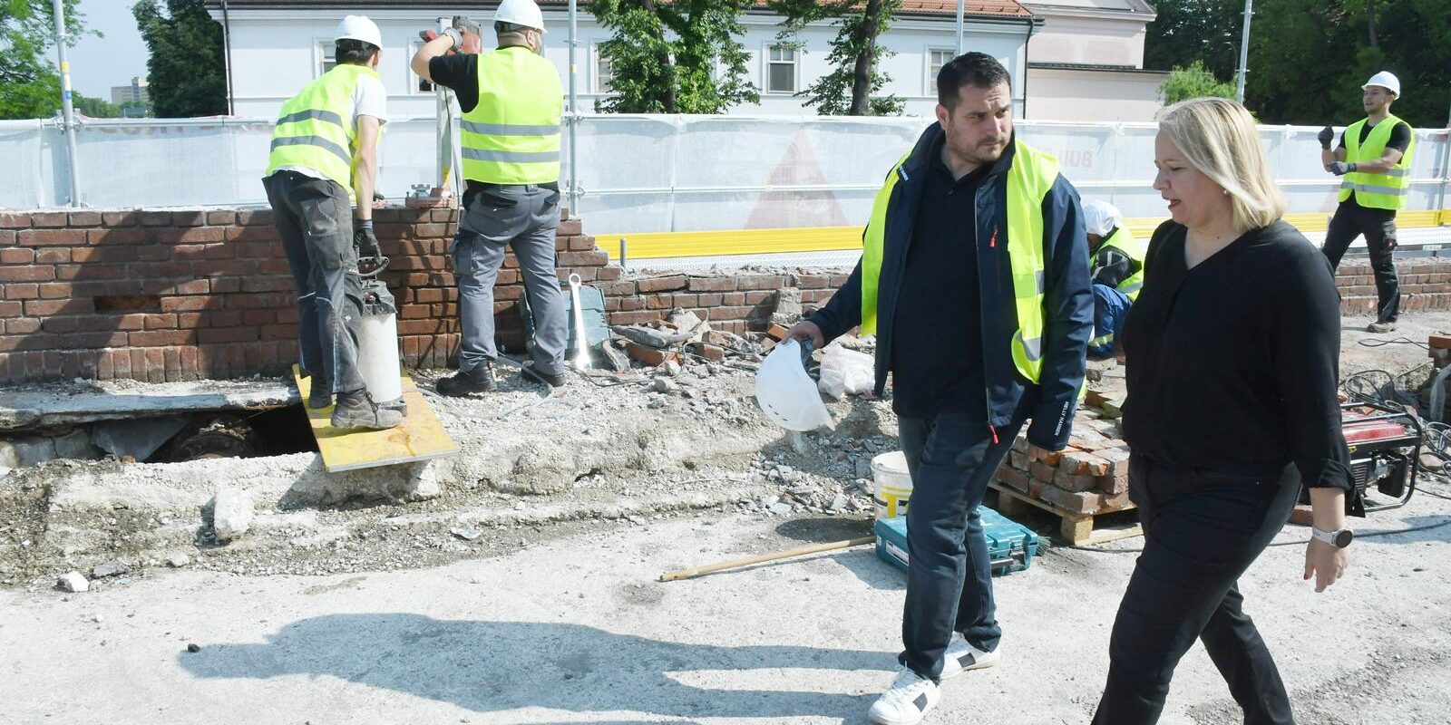 Sisak: Gradonačelnica Ikić Baniček obišla je radove na Starom mostu vrijedne 6,3 milijuna eura