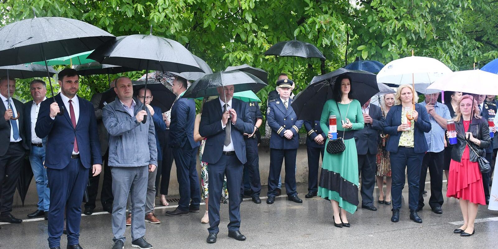 Trebarjevo Desno: Položeni vijenci ispred rodne kuće braće Radić povodom obilježavanja Dana županije