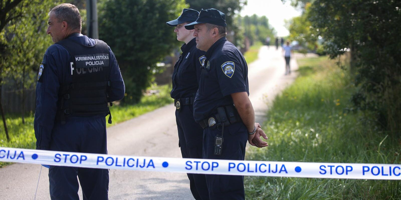 Sisak: Policija obavlja očevid na mjestu sinoćne pucnjave