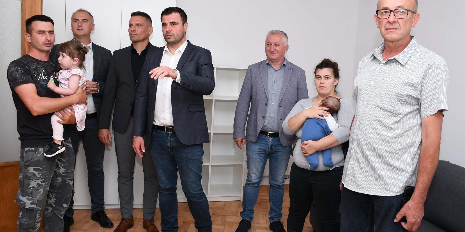Dvor: Uručeni su ključevi korisnicima stanova koje je za stradalnike potresa uredila i opremila Sisačko-moslavačka županija