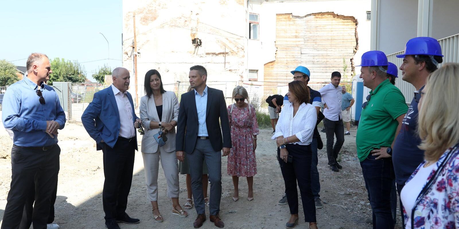 Radove na izgradnji stanova u Petrinji posjetio je Branko Bačić