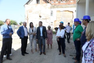 Radove na izgradnji stanova u Petrinji posjetio je Branko Bačić