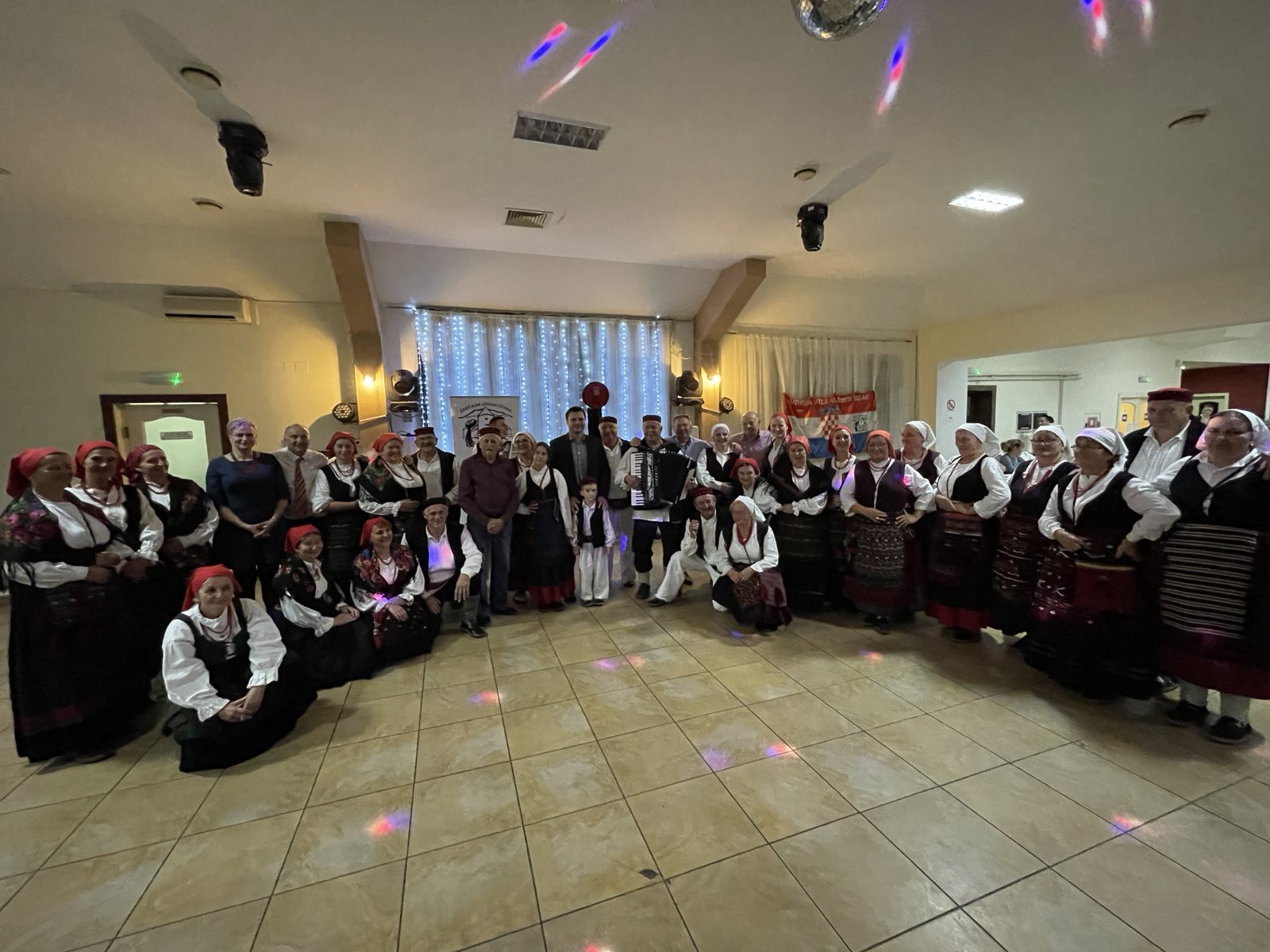 IMG-76d935b0670dd2752394875bac7c7c77-V