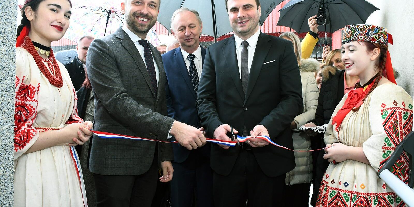 Sisa?ko-moslava?ki �upan Ivan Celjak  sve?ano otvorio Dom za starije osobe u Kutini