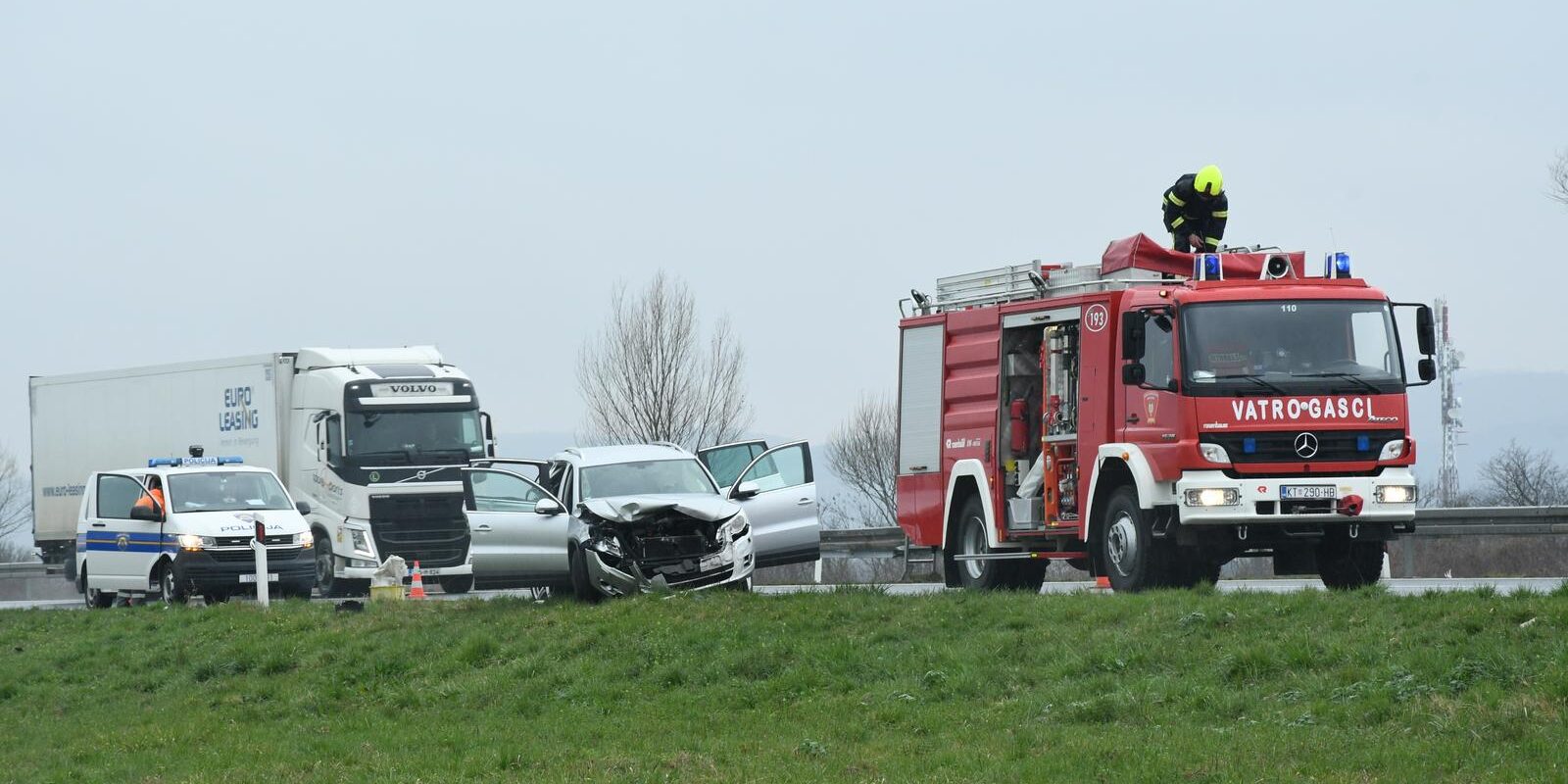 Dvoje ljudi poginulo u teškoj prometnoj nesreći na autocesti između Novske i Okučana