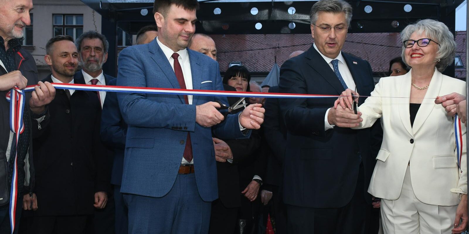 Andrej Plenković i Ivan Celjak na otvorenju obnovljenog Doma zdravlja u Sisku