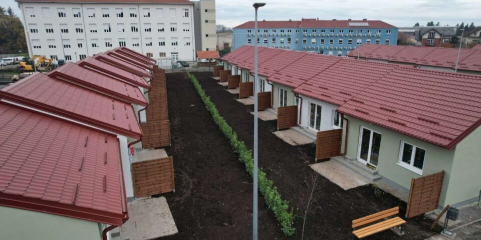 Županijsko_naselje_Banovi_dvori