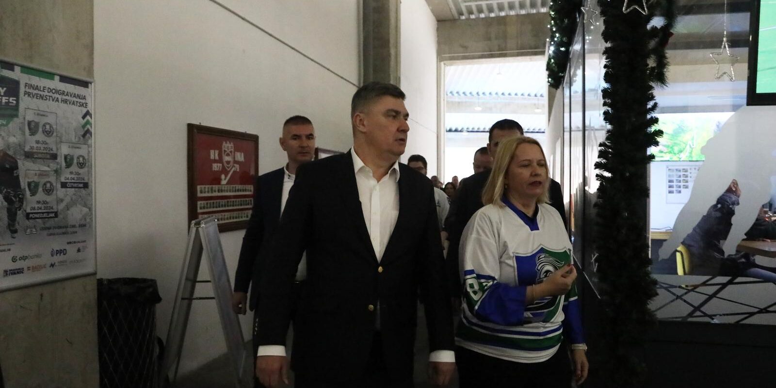 Sisak: Predsjednik Republike Zoran Milanović došao je na prvu finalnu utakmicu Prvenstva Hrvatske između Kluba hokeja na ledu Sisak i Kluba Medvešćak Admiral