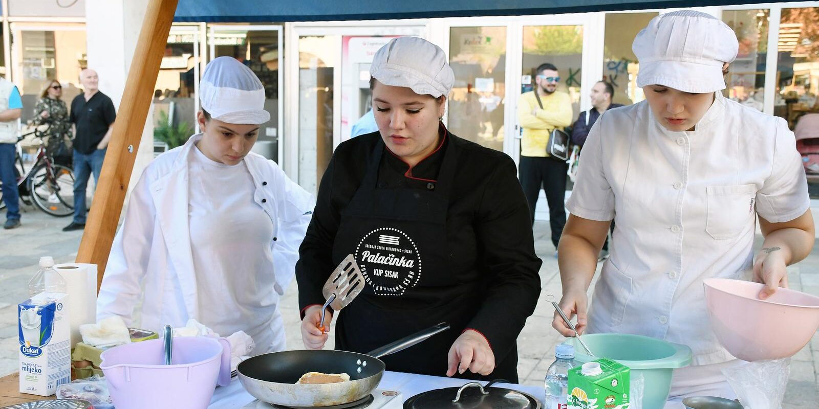 Sisak: Učenici se natjecali u pripremi palačinki i izradi koktela na 5. Palačinka kupu