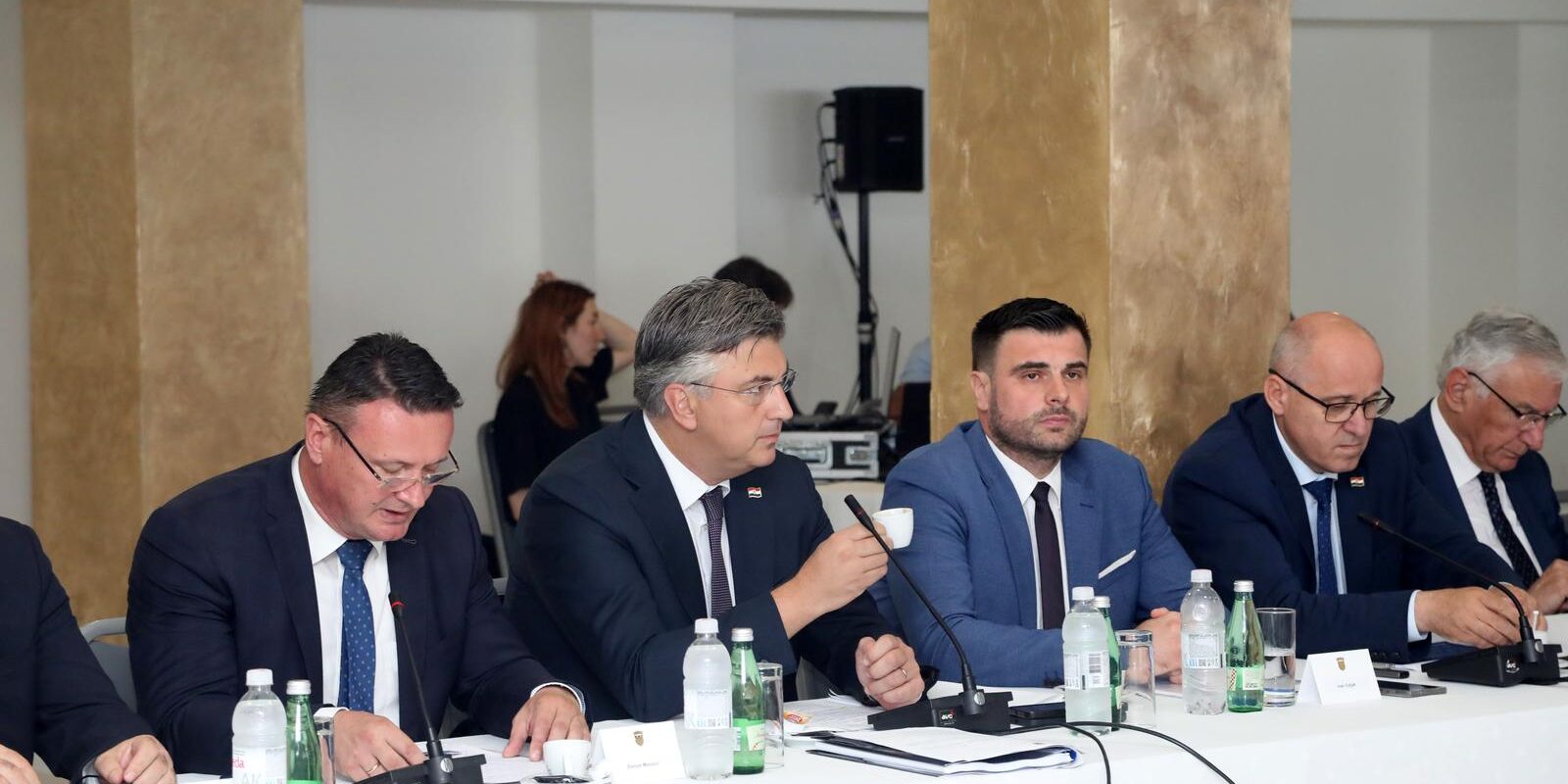 Sisak: Sastanak Vlade sa županima, predstavnicima Udruge gradova i Hrvatske zajednice općina