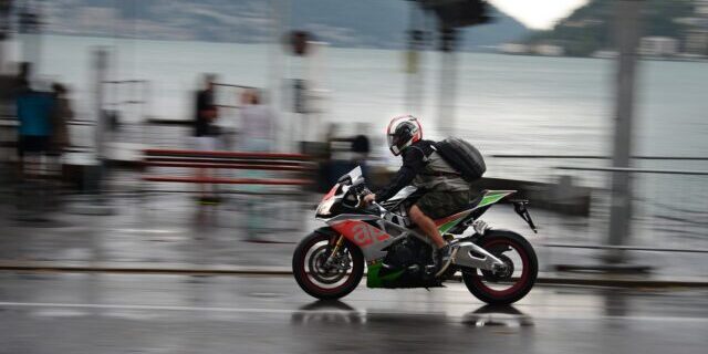 motorcycle-4016329_1280-1-640×427