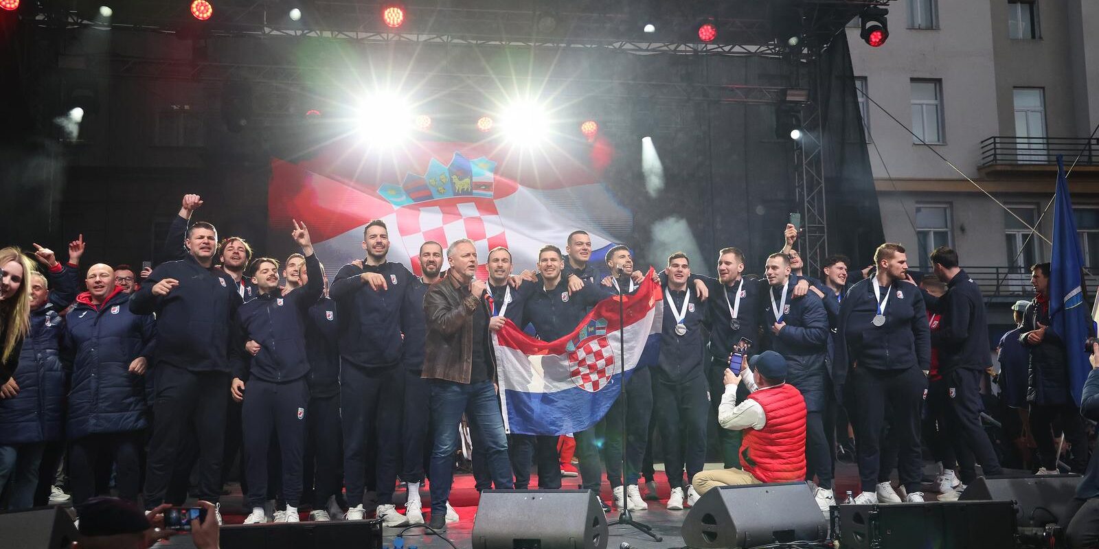 Zagreb: Marko Perković Thompson nastupio na svečanom dočeku hrvatske rukometne reprezentacije