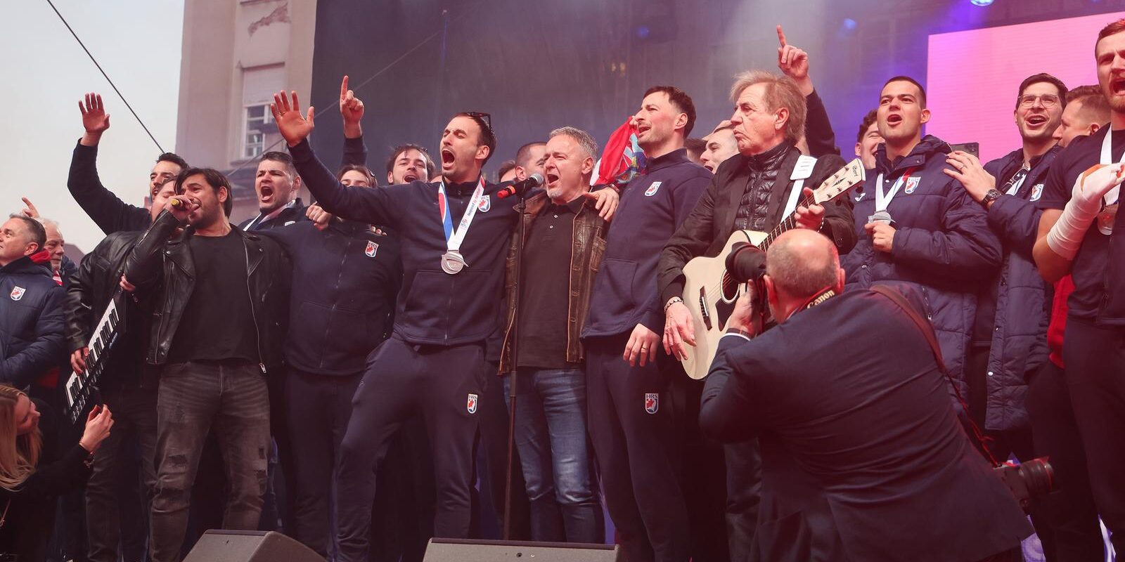 Zagreb: Marko Perković Thompson nastupio na svečanom dočeku hrvatske rukometne reprezentacije