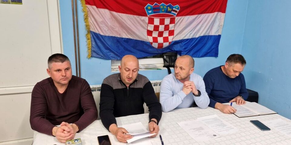 SNKMLADOST
