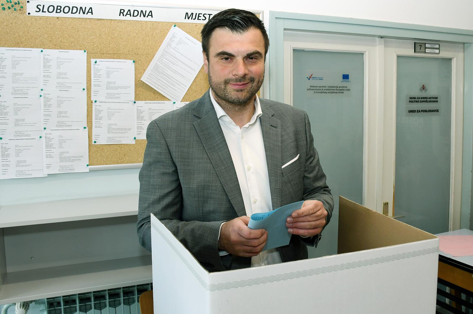 Sisak: Ivan Celjak glasovao na lokalnim izborima