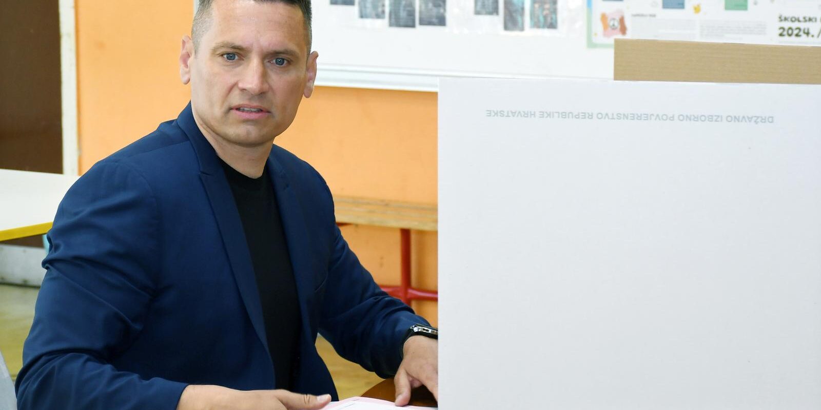 Sisak: Kandidat za gradonačelnika Domagoj Orlić glasovao na lokalnim izborima
