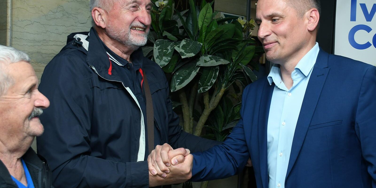 Sisak: Kandidat za gradonačelnika Domagoj Orlić proslavio je pobjedu