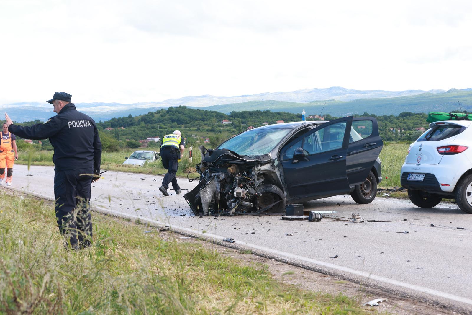 Teška nesreća kod Sinja, u sudaru četiri vozila ozlijeđeno pet osoba