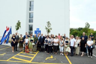 Sisak: Branko Bačić uručio ključeve korisnicima dviju novoizgrađenih višestambenih zgrada