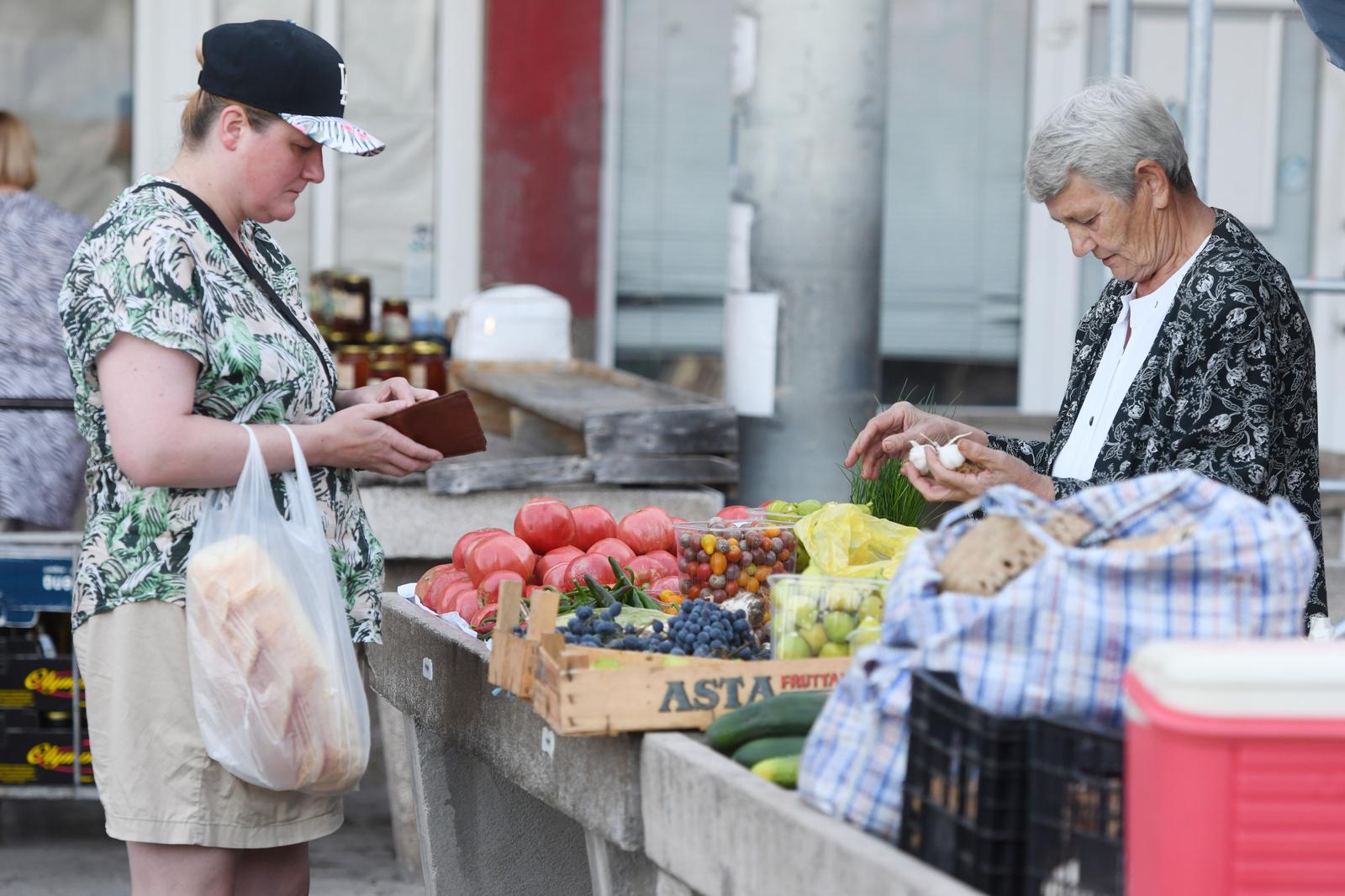 �ibenik: Ponuda vo?a i povr?a na gradskoj tr�nici