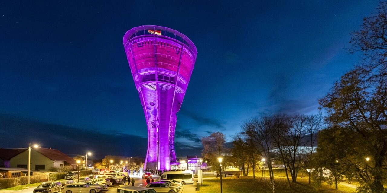 Vukovar: Osvjetljeni vukovarski vodotoranj