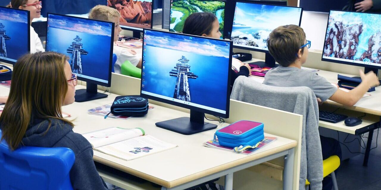 Grad Sisak je osigurao sredstva i opremio informatičku učionicu Osnovne škole 22. lipanj