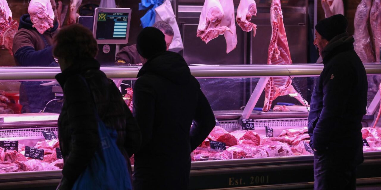 Zagreb: Ponuda odojka za Novu godinu u mesnici na Dolcu