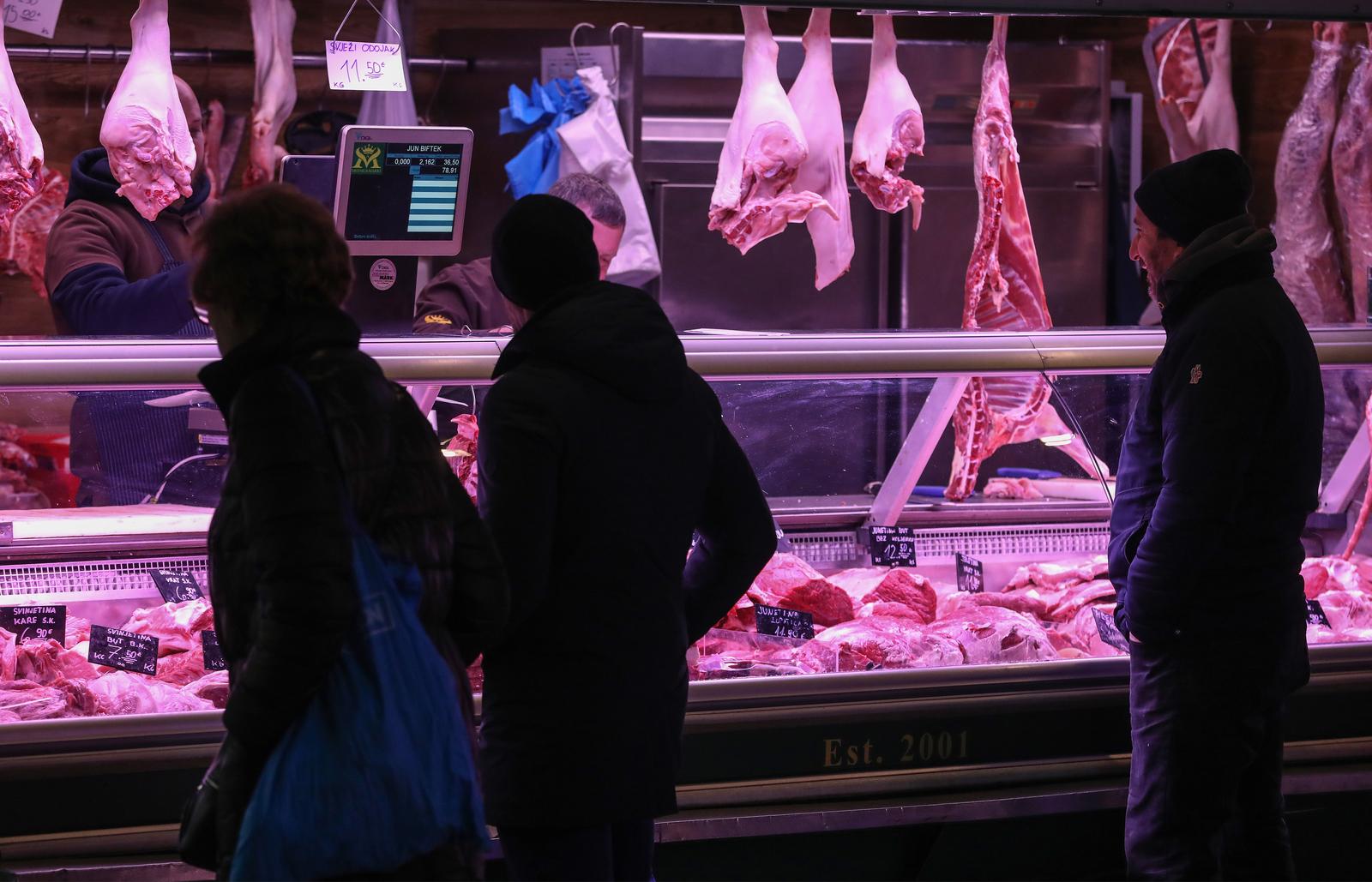 Zagreb: Ponuda odojka za Novu godinu u mesnici na Dolcu