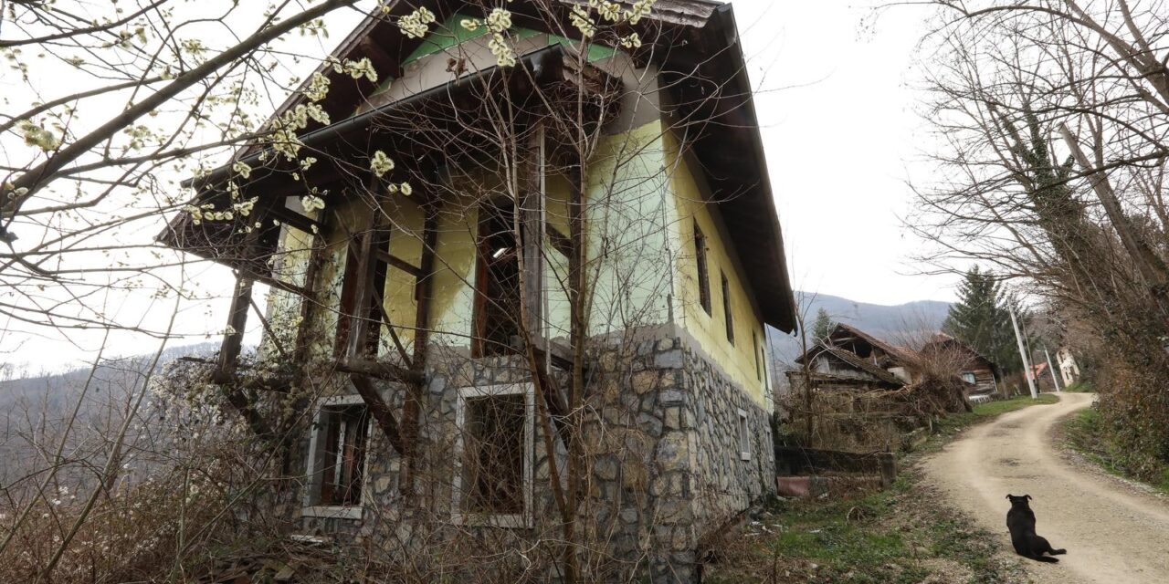 Žumberak: Zapuštene kuće za odmor Hrvoja Vojkovića