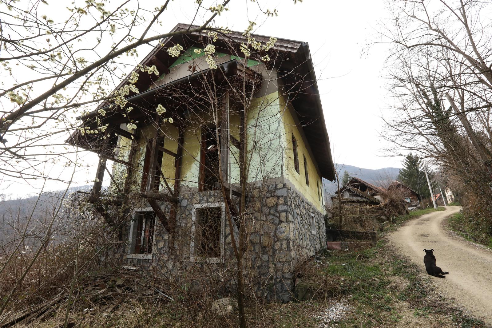 Žumberak: Zapuštene kuće za odmor Hrvoja Vojkovića